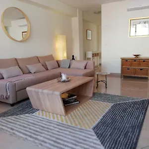 https://absolute-central-torremolinos.hotelsinnerja.org
